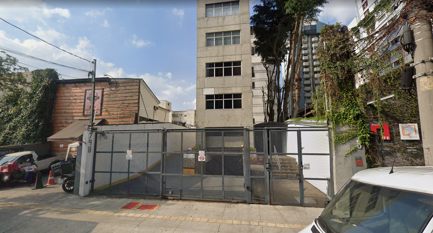 Entrada do prédio da unidade da Clínica Versan em Pinheiros